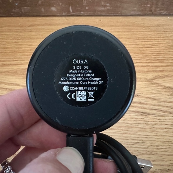 Oura Ring Gen 3 Heritage in Stealth (Size 8) - Picture 10 of 11